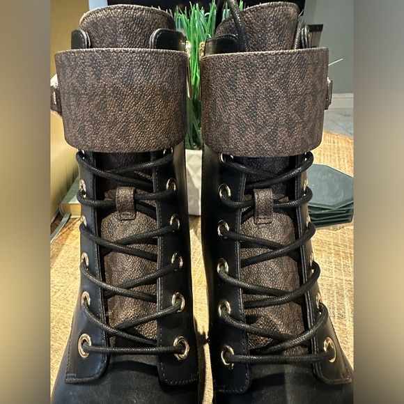 NWT MICHAEL Michael Kors Womens RORY MK Signature Lace Up Booties Black Size 10 - Picture 7 of 10